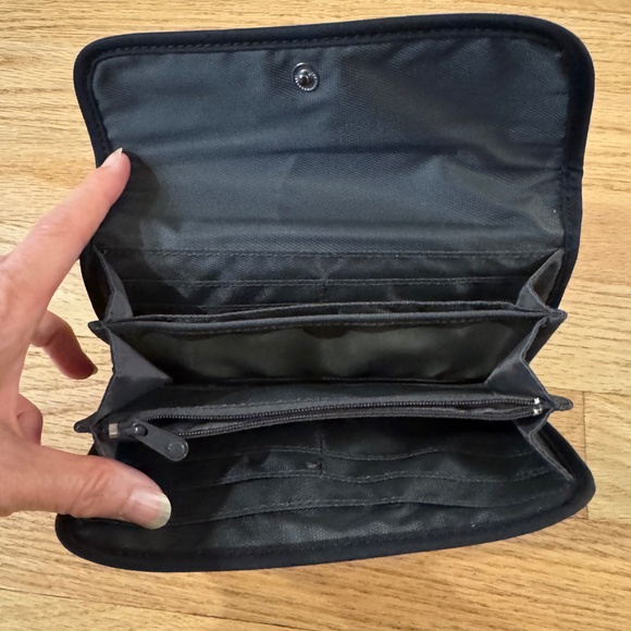 Packsafe RFID accordion style security wallet, black, very good condition. - Picture 3 of 6